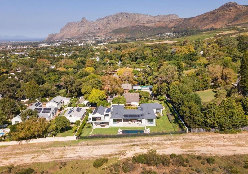 4 Bedroom Property for Sale in Zwaanswyk Western Cape
